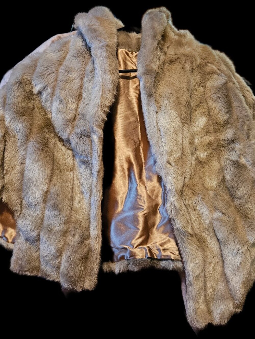 Wiman Women's Faux Fur Shawl Size Large No Tags Preowned Great Condition